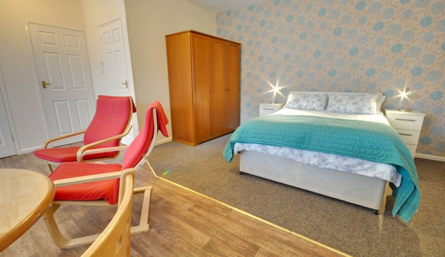 Somerville Coach House 3 - a studio that sleeps 2 guests in 1 bedroom