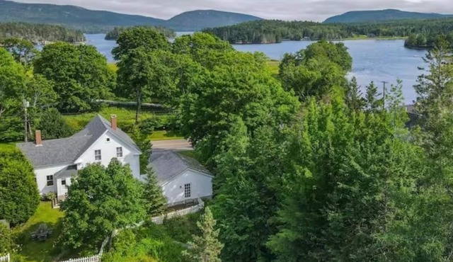 Somesville Village Historic Charmer. 5min to Acadia Mountain trailhead. Sleeps 9