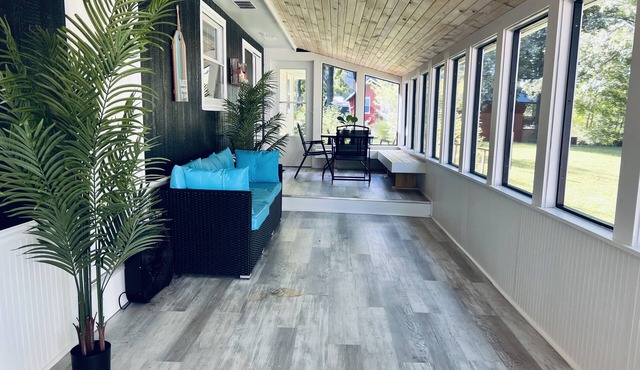 Something About Sara: 4BR Lake House on Lake Sara