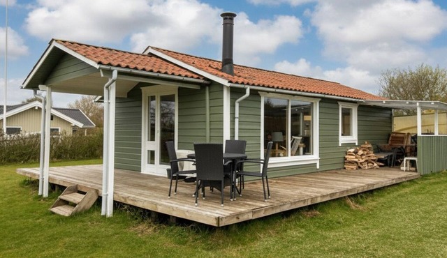 Sommerhus 200m fra vandet med solnedgang og badebro