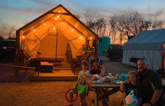 Son's Blue River Camp Glamping Cabin #15 Romantic Getaway on the Gorgeous San Marcos River