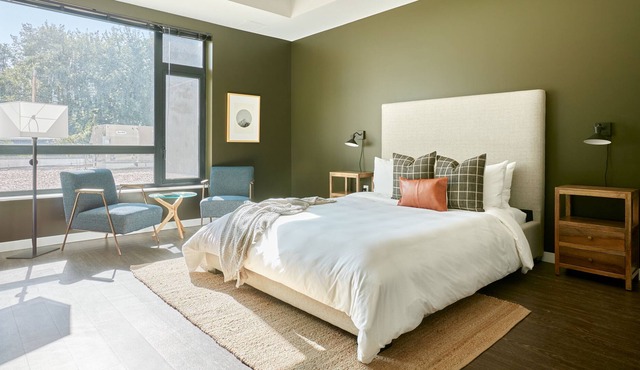 Sonder at University Park | Studio Apartment