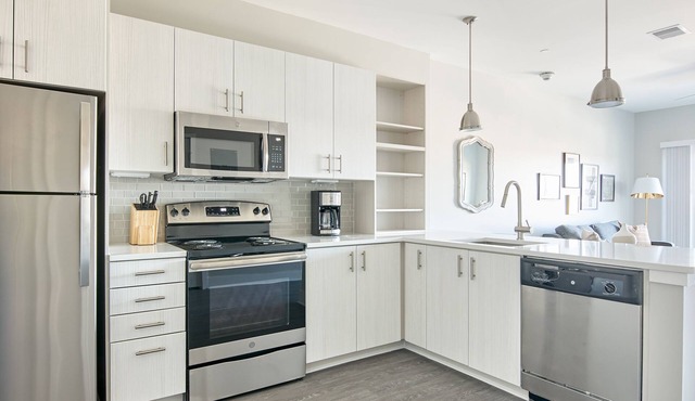 Sonder Belcourt | One-Bedroom Apartment w/Balcony