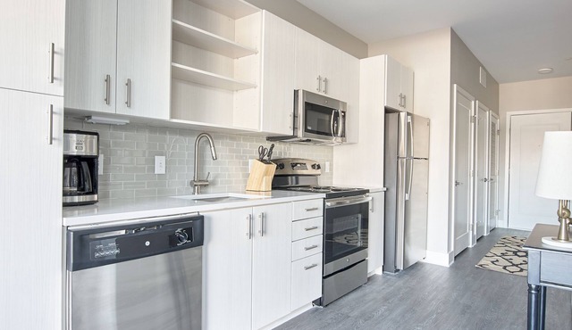 Sonder Belcourt | Queen Studio Apartment w/Balcony