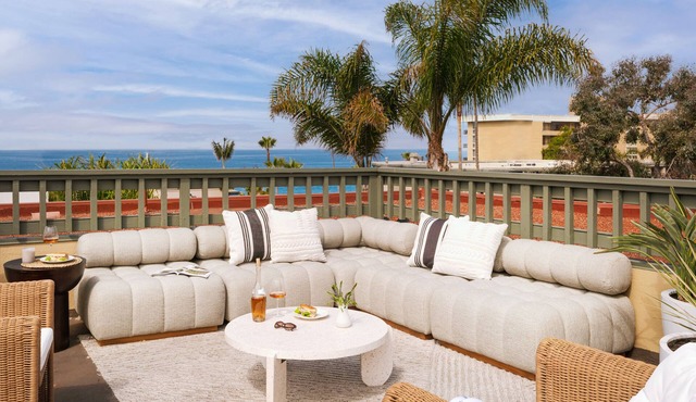 Sonder La Ensenada | Queen Room w/Balcony