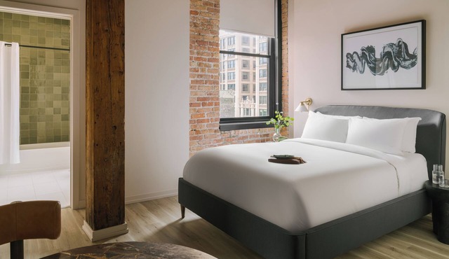 Sonder The Burnham | Queen Studio Apartment