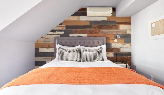 Sonder The Wellesley | Spacious Queen Room