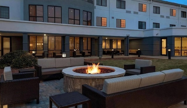 Sonesta Essential Junction City