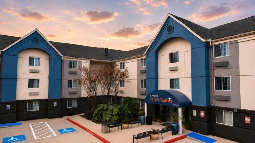 Sonesta Simply Suites Houston CityCentre I-10 West