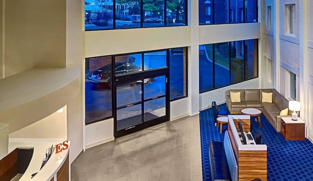 Sonesta Simply Suites Memphis East Poplar Pike ​