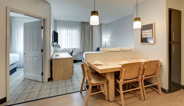 Sonesta Simply Suites Miami Airport Doral