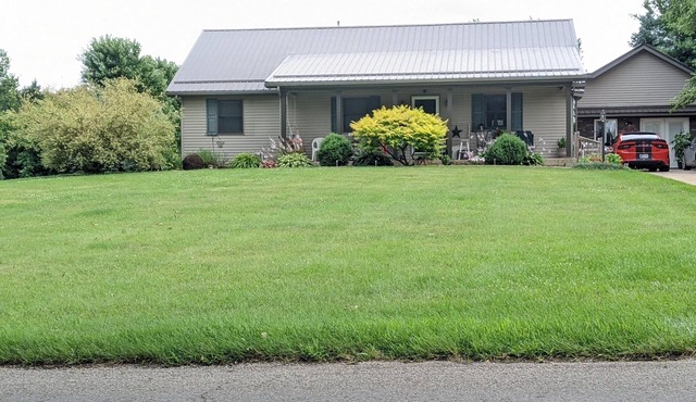 Songbird Haven, 3 min from town, & Pumpkinvine. Full house, 3 bedroom, 2 bath.