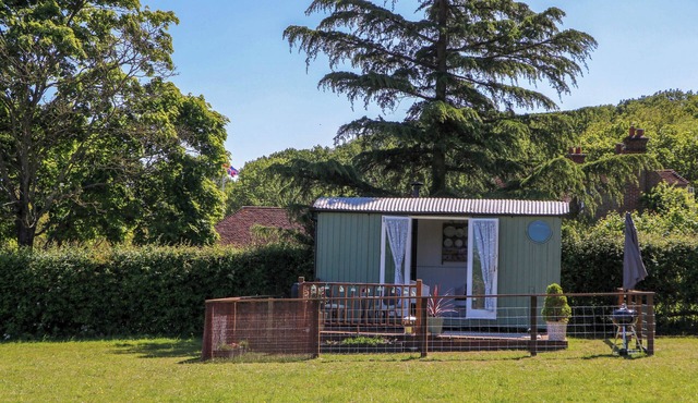 SONGBIRDS, pet friendly, with a garden in St Michaels, Kent