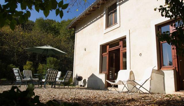 Sonnac: Secluded country cottage on large domaine