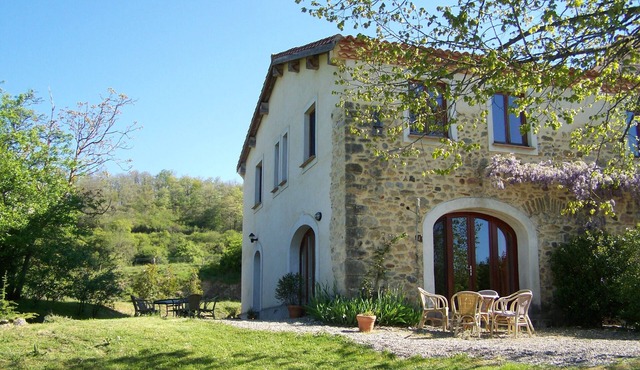 Sonnac: Spacious house with beautiful view on quiet spot