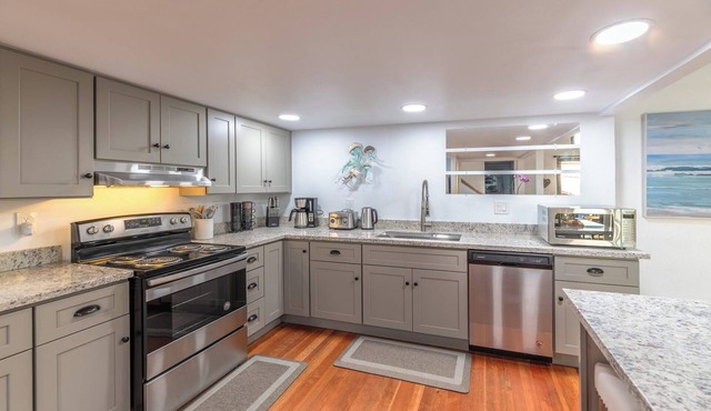 Sonoma Coast Retreat:NEW!Heart of Bodega Bay!Views! House+Studio! WiFi! Pup!