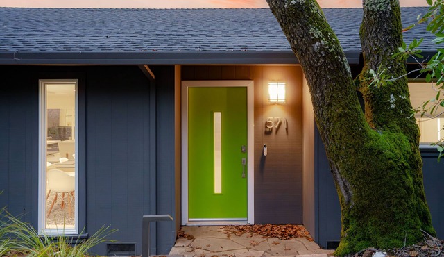 Sonoma Gem! Modern. Serene. Wine Retreat! Downtown and Wine Country!