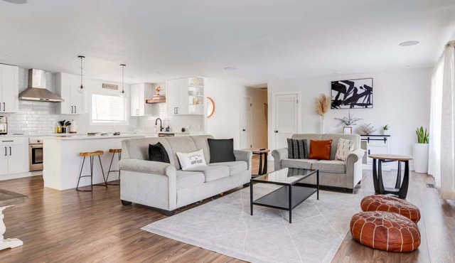 Sonoma Getaway w/Hot Tub & Backyard Oasis - Dog OK