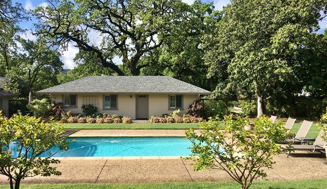 Sonoma Rosso: Poolside Luxury for 2