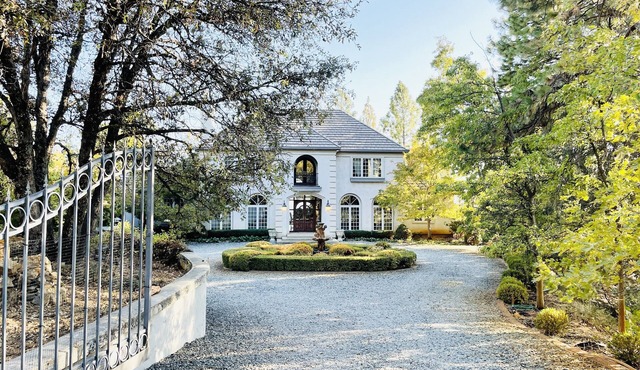 Sonora Luxury, near Dodge Ridge, Murphys, Yosemite