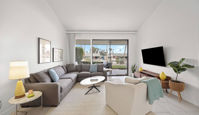 Sonora Oasis - Renovated Luxe Ground Level Condo at Sunrise Villas