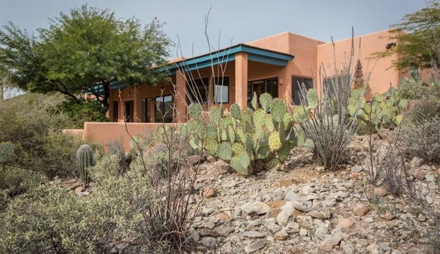 Sonoran Retreat w/Hot Tub near Starr Pass Golf & Saguaro Park