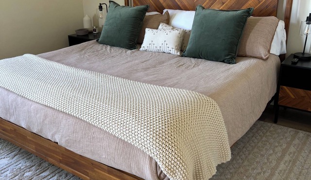 Sonoran Ridge Retreat One Bedroom Home Sleeps Four, Sauna, Fire pit, Spa like