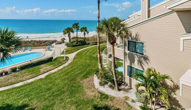 Sonrisa 10 | Beachfront Townhome in Belleair Beach