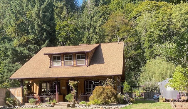 Soothing 1-bedroom recreational vehicle in beautiful Renton