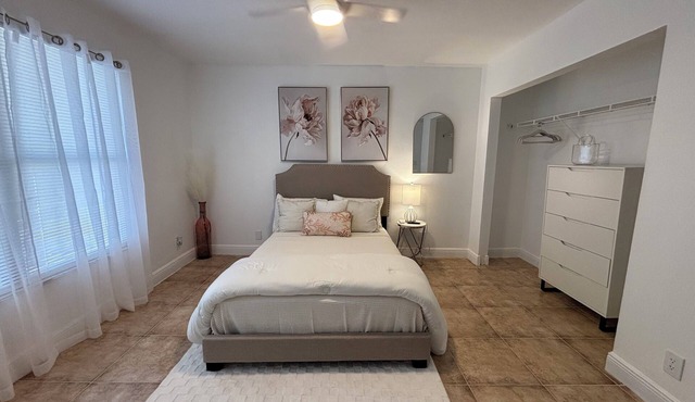 Soothing 2-bedroom apartment with AC in Royal Palm beach