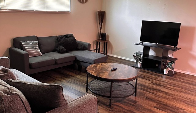 Soothing 2-bedroom apartment in Maple Hts