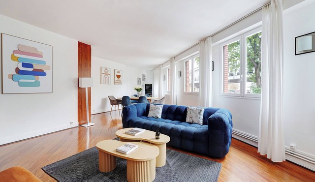 Soothing 2-bedroom apartment with AC in vibrant Paris