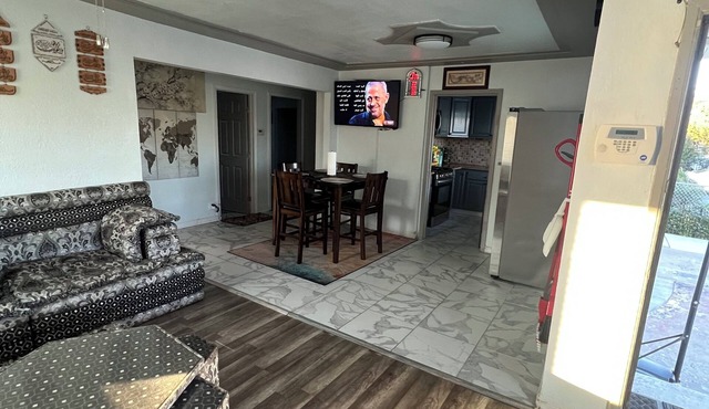 Soothing 2-bedroom house in cool Oakland neighborhood