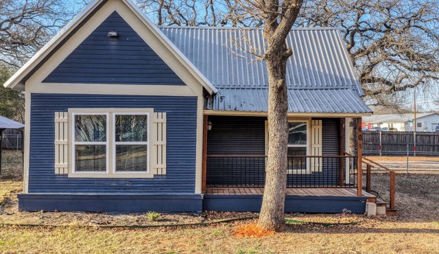 Soothing 2-bedroom house with AC in charming Stephenville