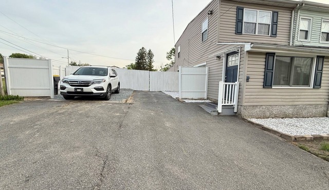 Soothing 3-bedroom 1 bath house with A/C in Wilmington.