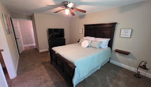 Soothing 3-bedroom house with AC in charming Columbus