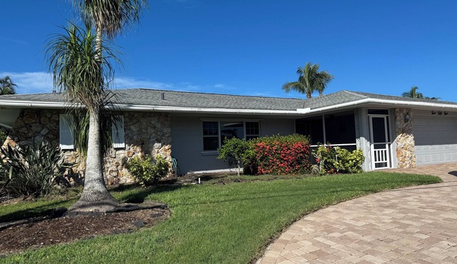 Soothing 3-bedroom house with pool and boat dock in Osprey