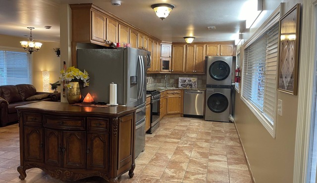 Soothing 4 bedroom plus home office house with Wi-Fi in Mountlake Terracen