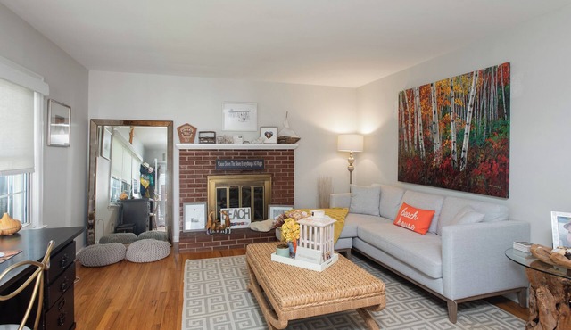 Soothing 4-bedroom house in charming Avon-by-the-Sea with AC and ocean vibes!