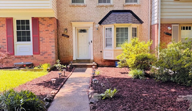 Soothing 4-bedroom 3.5-bath townhome in Annandale, VA
