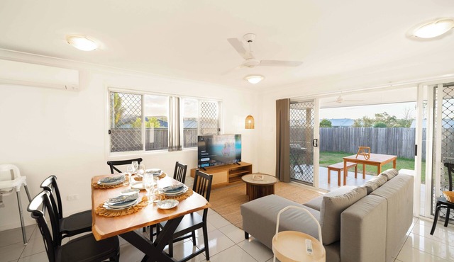 Soothing 4-bedroom house with AC in Yarrabilba