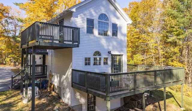 Soothing 4-bedroom house in charming Bethel surrounded by nature and wildlife.