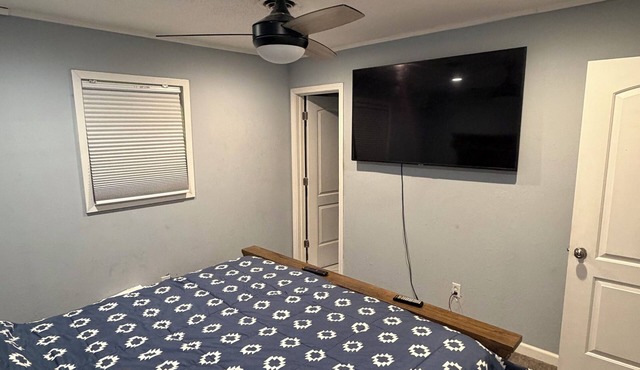 Soothing 4-bedroom estate perfect for relaxing stays in Blytheville