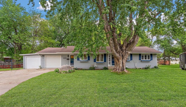 Soothing 5-bedroom house with AC in charming Willmar