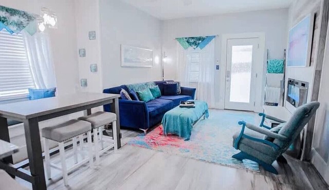 Soothing Blues in Peaceful 2BR/1BA Cottage