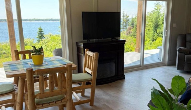 Soothing cottage with AC in charming ShelburnenOcean views for miles