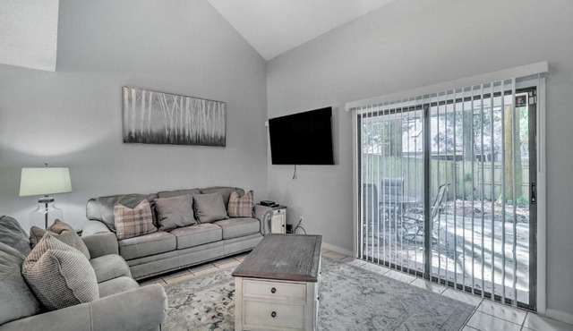 Soothing Jacksonville Townhome Patio and Yard!