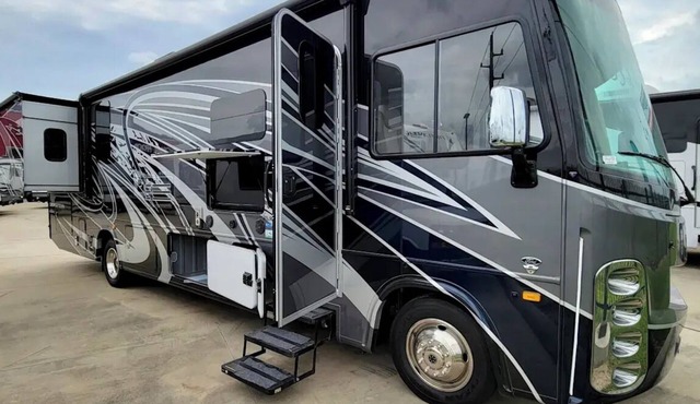 Soothing RV with AC in charming Mount Pleasant/2021 Georgetown 5 Series 31L5