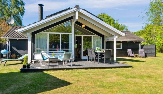 "Sophi" - 425m from the sea by Interhome