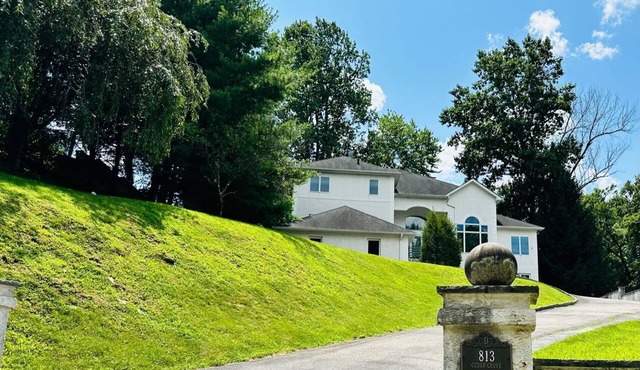 Sophia's Flat A-No Step/Pet Friendly at Quiet & Peaceful Suburb